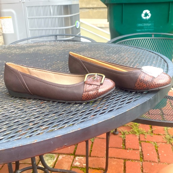 Brown office flats - brand new - Picture 4 of 4